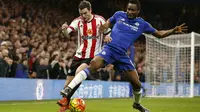 John Obi Mikel/kanan saat melawan Sunderland (John Sibley/Reuters)