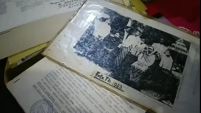 Dokumentasi milik Mbah Jamil yang hingga kini masih tersimpan apik. (Liputan6.com/Ahmad Adirin)