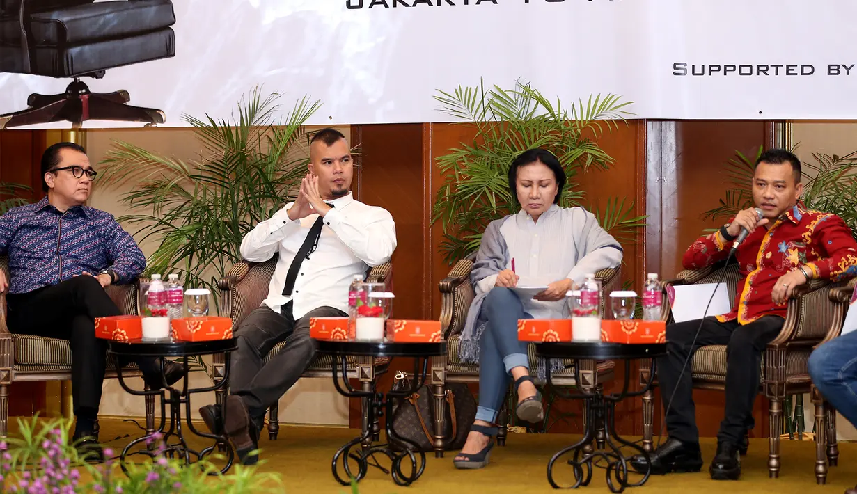 Diskusi dengan tema 'Perlukah Artis dan Seniman Berpolitik?' digelar di Crowne Plaza Hotel, Jalan Gatot Subroto, Jakarta Selatan, Rabu (16/3/2016). (Andy Masela/Bintang.com)