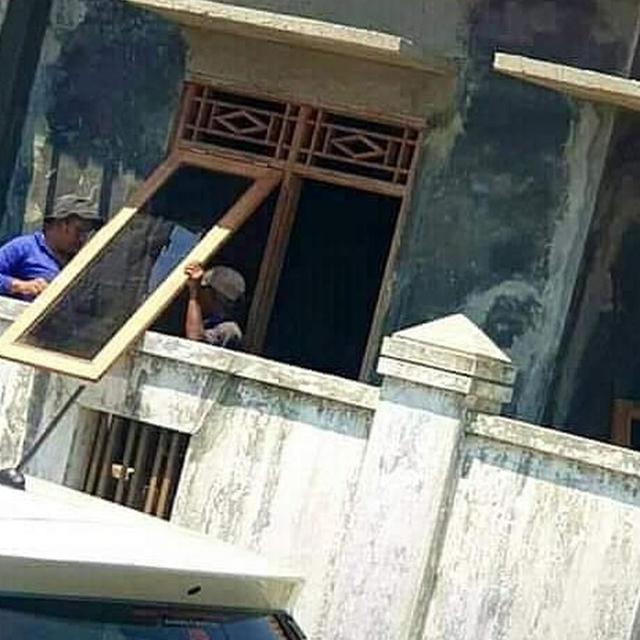 6 Potret Salah Pasang Jendela Ini Bikin Tepuk Jidat, Jadi Gagal Estetik