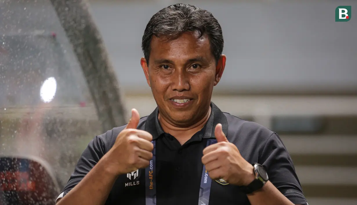 <p>Ekspresi pelatih&nbsp;Timnas Indonesia U-17, Bima Sakti&nbsp;saat pertandingan Grup B Kualifikasi Piala Asia U-17 2023 melawan Timnas Guam U-17 yang berlangsung di Stadion Pakansari, Bogor, Senin (3/10/2022). (Bola.com/Bagaskara Lazuardi)</p>