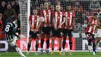 Sepanjang sejarah Premier League yang dimulai sejak musim 1992/1993, 5 klub berikut tercatat menjadi klub dengan jumlah kebobolan terbanyak dalam satu musim kompetisi. Klub mana saja? Simak uraiannya berikut ini. (AFP/Darren Staples)