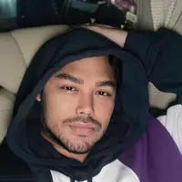 Melihat rancangan jersey Ivan Gunawan untuk RANS Cilegon milik Raffi Ahmad. (Instagram/ Ivan Gunawan).