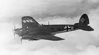 Pesawat jenis Heinkel He-111H milik Jerman menembakkan torpedo ke rumah sakit terapung Rusia, Armenia, pada 7 November 1941 (Wikimedia)