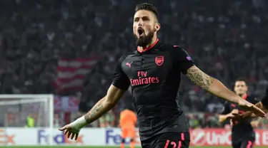 Pemain Arsenal, Olivier Giroud melakukan selebrasi setelah berhasil mencetak gol ke gawang Red Star Belgrade pada pertandingan Grup H Liga Europa di Stadion Rajko Mitic, Kamis (19/10). Arsenal menang 1-0, berkat gol Giroud. (AFP PHOTO/Andrej ISAKOVIC)