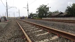 Suasana kereta api Bandara Soetta, Tangerang, Banten, Selasa (6/2). Akibat longsor di Underpass Perimeter Selatan mengakibatkan jalur kereta bandra harus di tutup agar tidak terjadi longsor susulan.(Liputan6.com/Angga Yuniar)