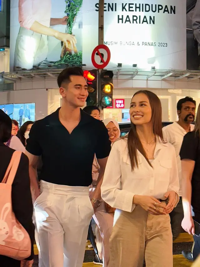 Verrell Bramasta dan Anna Jobling Pemain Melur untuk Firdaus jalan-jalan di Malaysia jelang Lebaran Idul Fitri 2023 (Foto: Instagram annajobling)