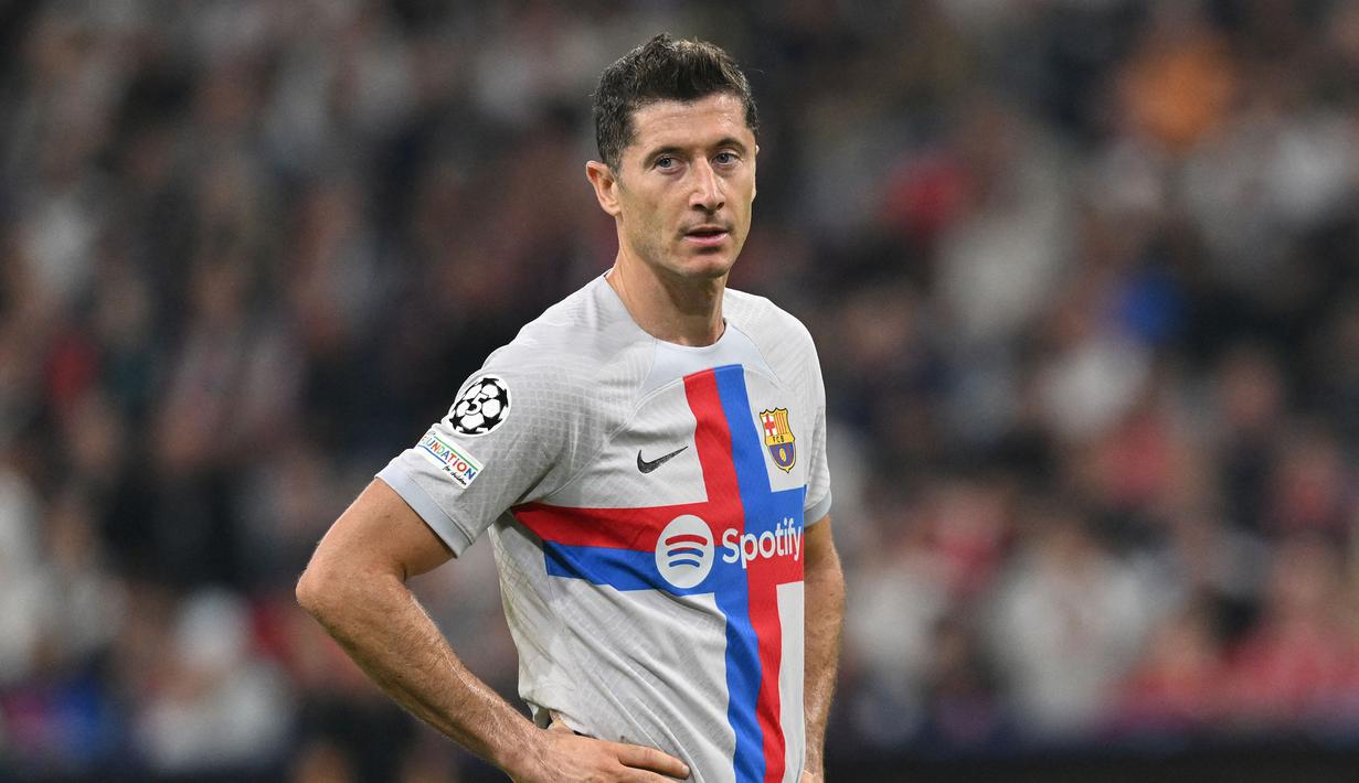 Berusaha membalas, Barcelona tak mampu mengejar skor 0-2 hingga berakhirnya laga. (AFP/Kerstin Joensson)