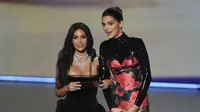 Jadi Presenter Emmy Awards 2019, Kim Kardashian - Kendall Jenner Ditertawakan
