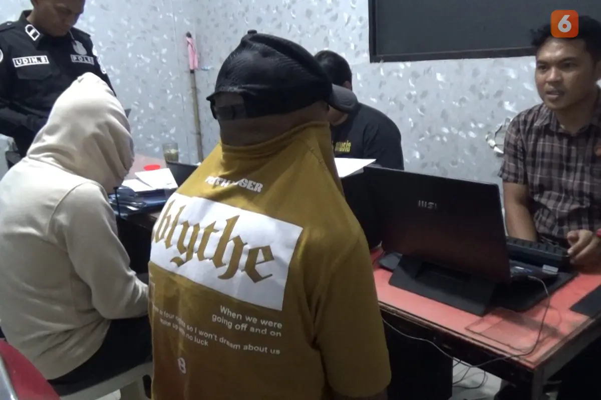 Para pelaku saat diperiksa oleh polisi (Liputan6.com/Fauzan)