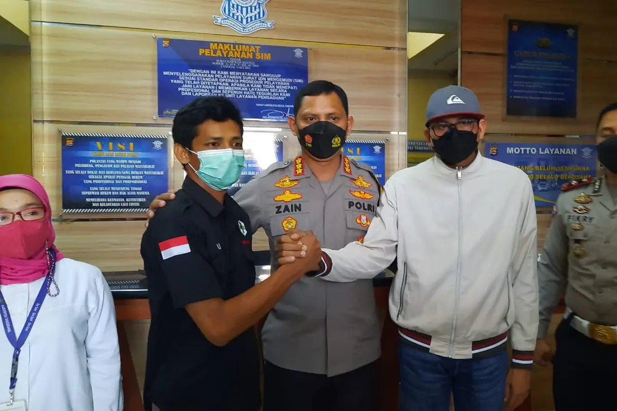 Pengemudi Mercy yang senggolan dengan ambulans memenuhi panggilan dari Mapolresta Tangerang, Rabu (23/3/2022).