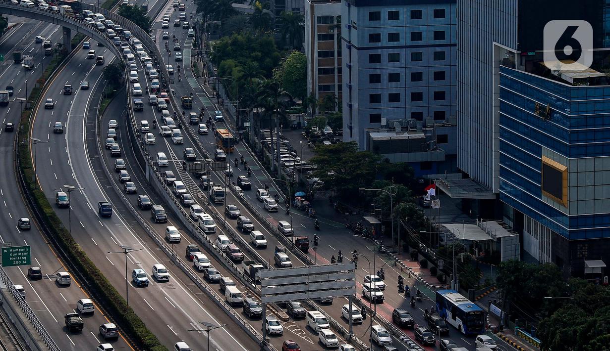 Jumlah kendaraan bermotor yang teregistrasi tersebut juga melampaui setengah populasi Indonesia yang mencapai 276 juta jiwa. (Liputan6.com/Angga Yuniar)