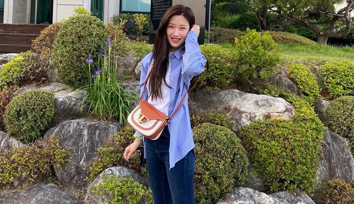FOTO: Gaya OOTD Casual Moon Ga Young, Tetap Stylish - Hot ...
