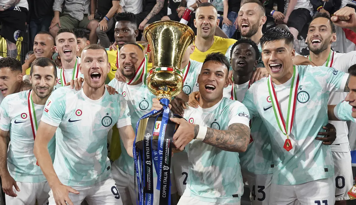 Terakhir kali Inter menjuarai Coppa Italia terjadi pada musim 2021/2022, yang berarti Nerazzurri sukses melakukan back-to-back juara. (Spada/LaPresse via AP)