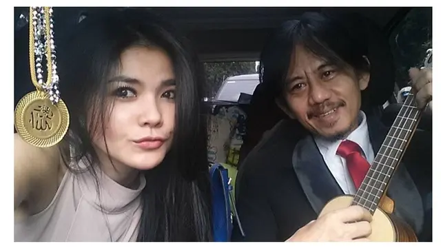 Beda Usia 25 tahun, Ini 6 Momen Romantis Epy Kusnandar dan Karina Ranau
