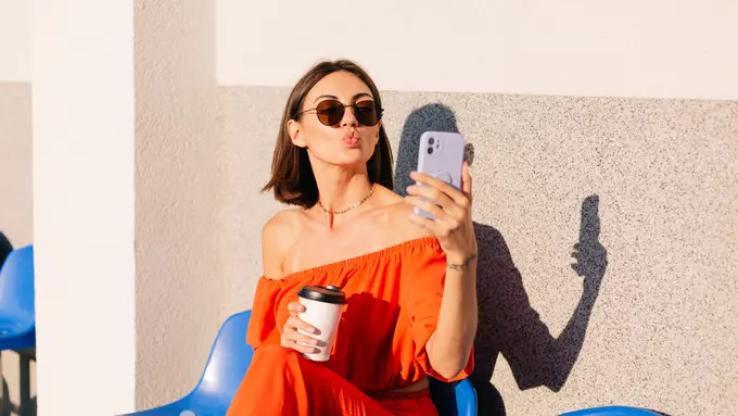 Inspirasi Gaya Berpakaian yang Nyaman dan Stylish Buat Liburan Akhir Tahun