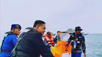 Kapal Motor Aditya yang mengangkut sejumlah wisatawan tenggelam di perairan Pulau Bidadari, Kecamatan Komodo, Labuan Bajo, Kabupaten Manggarai barat, NTT, Sabtu (4/1/2020). (Foto: Liputan6.com/Ola Keda)