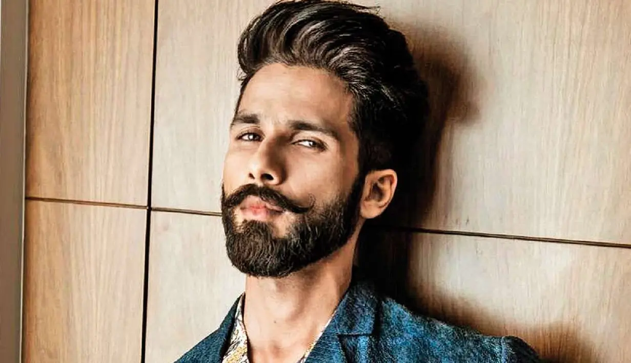 Saat menjalani syuting film Padmavati, ligamen Shahid Kapoor sobek dan ia pun harus dirawat di rumah sakit. (Foto: dnaindia.com)
