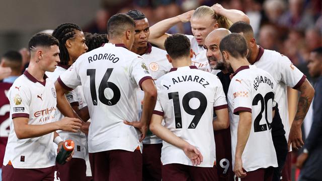 Foto: Momen Erling Haaland Diomelin Pep Guardiola Meski Cetak 2 Gol Untuk Manchester City