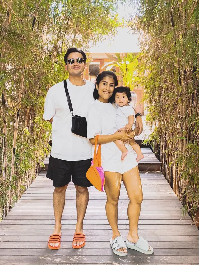 Momen Liburan Keluarga Kecil Tarra Budiman (sumber: instagram/@tarrabudiman)