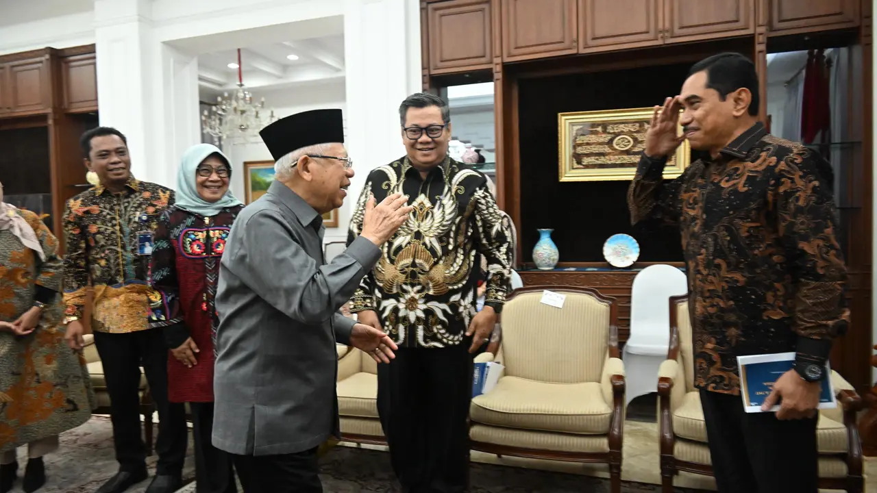 Wakil Presiden (Wapres) Ma’ruf Amin, saat menerima audiensi Komisaris Utama PT. Dana Tabungan dan Asuransi Pegawai Negeri (Taspen), Suhardi Alius beserta jajaran di Kediaman Resmi Wakil Presiden, Jakarta Pusat.