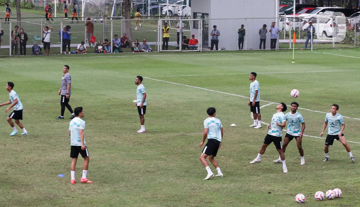 Keempat pemain tersebut adalah Jay Idzes, Justin Hubner, Jordi Amat, dan Pratama Arhan. (Liputan6.com/Herman Zakharia)