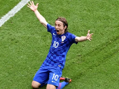 Luka Modric mencetak gol tunggal kemenangan Kroasia atas Turki dalam laga Grup D Piala 2016 di Stadion Parc des Princes, Paris, (12/6/2016). (AFP/Philippe Lopez)