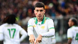 Selebrasi winger AS Roma, Matias Soule usai membobol gawang Cremonese yang dijaga Emil Audero Mulyadi dalam laga pekan ke-12 Serie A 2025/2026 di Stadio Giovanni Zini, Minggu (23/11/2025) malam. (AFP/Piero Cruciatti)