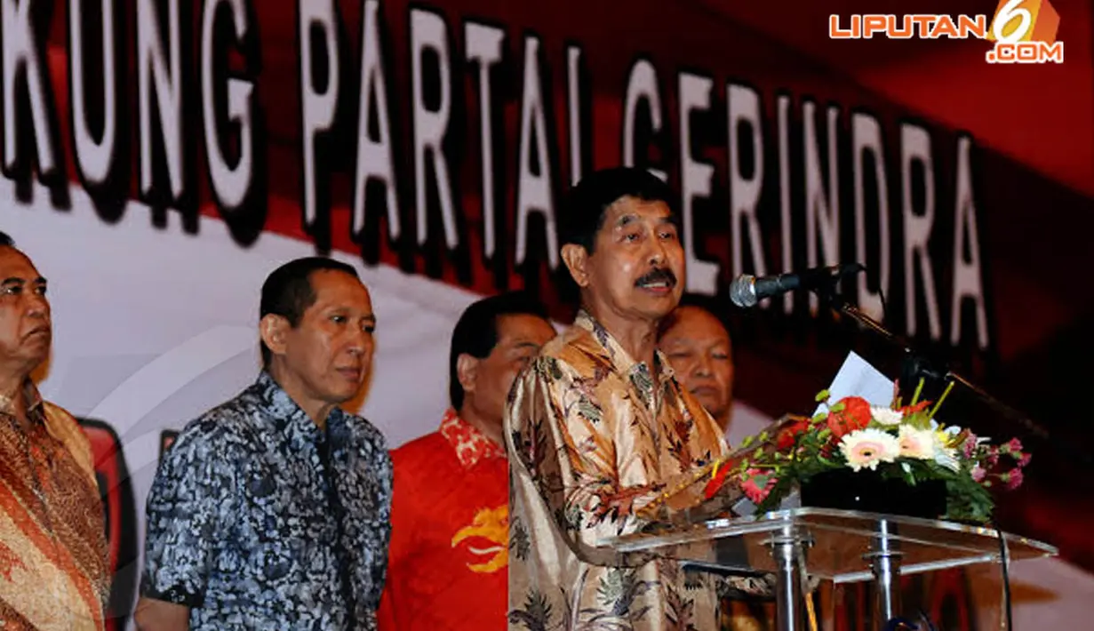 Mantan Menteri Penerangan di era Presiden BJ Habibie, Yunus Yosfiah membacakan deklarasi dukungan para purnawirawan pejuang TNI-Polri buat Prabowo Subianto (Liputan6.com/Helmi Fithriansyah) 