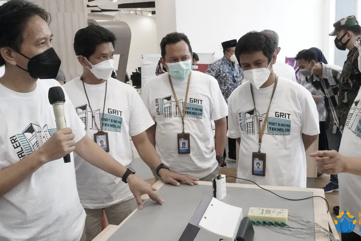 Tim ITS mengembangkan alat deteksi Covid-19 melalui batuk. (Dian Kurniawan/Liputan6.com)