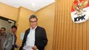 Plt Wakil Ketua KPK Johan Budi bersiap konferensi pers di Gedung KPK, Jakarta, Jumat (14/8/2015). KPK resmi menetapkan Bupati Musi Banyuasin Pahri Azhari dan istrinya sebagai tersangka kasus suap di Kabupaten Musi Banyuasin. (Liputan6.com/Helmi Afandi)