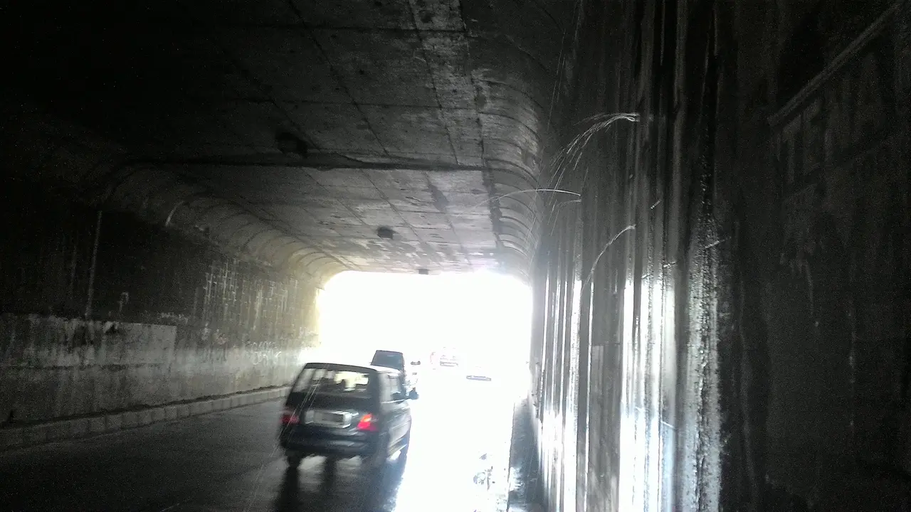 Kebocoran dinding underpass di Jalan Sholeh Iskandar, Kecamatan Tanah Sareal, Kota Bogor, Jawa Barat, bertambah parah.