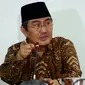 Ketum ICMI, Jimly Asshiddiqie memberikan pernyataan pers dalam diskusi bersama media di Jakarta, Rabu (9/8). Dalam kesempatan itu, Jimly juga mengecam aksi main hakim sendiri dengan membakar hidup-hidup seorang pria di Bekasi. (Liputan6.com/Johan Tallo)