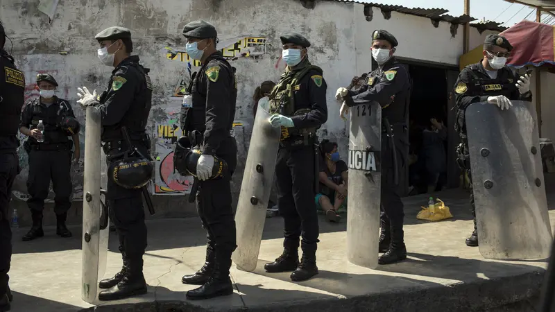 FOTO: Narapidana Peru Protes Penanganan COVID-19 Dalam Penjara