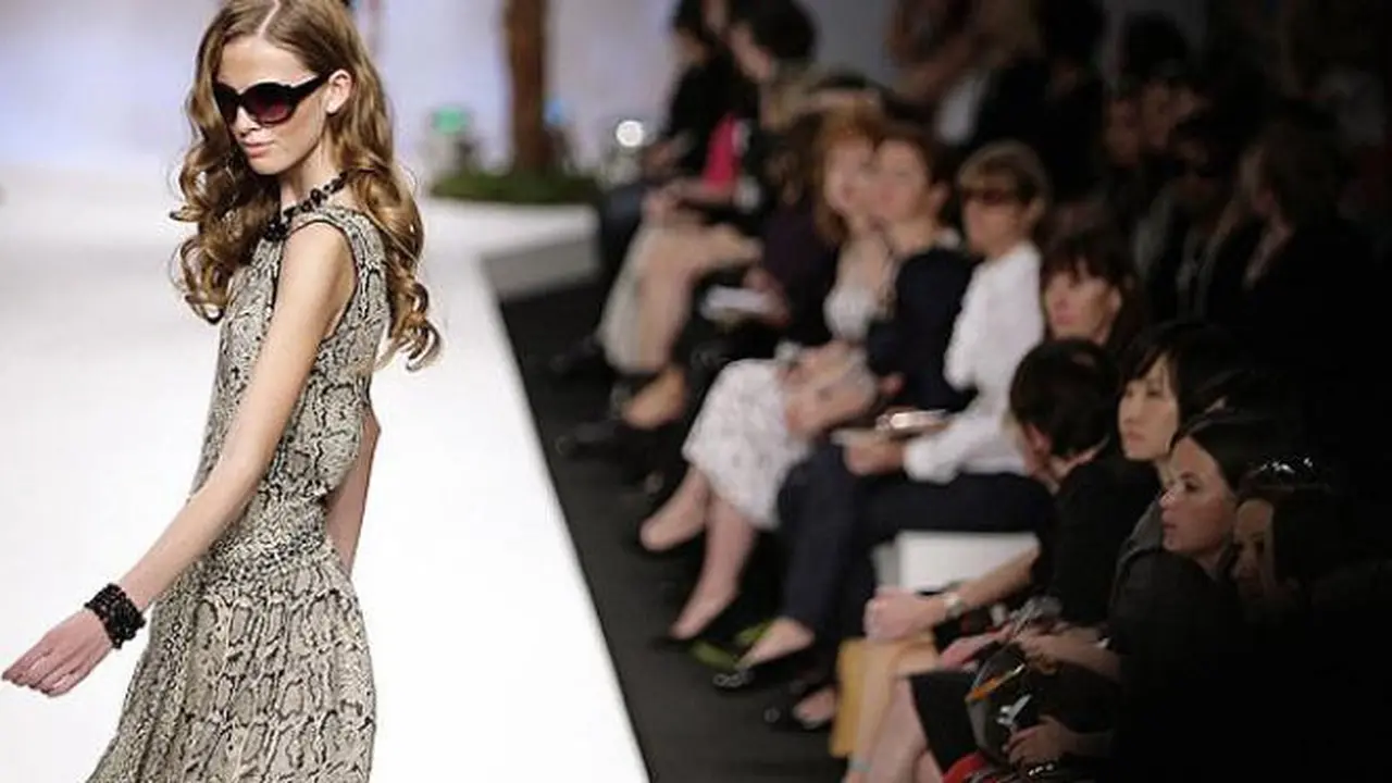 Wanita, Setop Menggunakan 10 Fashion Item Ini Sekarang Juga!