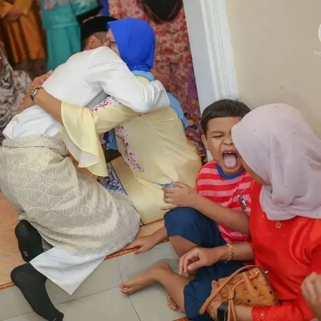 8 Momen Apes saat Pengantin Sungkeman Ini Bikin Geleng Kepala