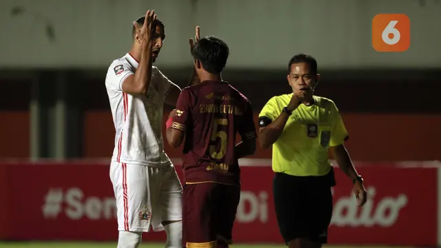FOTO: Laga Adu Bacot di Awal Pertandingan PSM Makassar saat Melawan Persija Jakarta