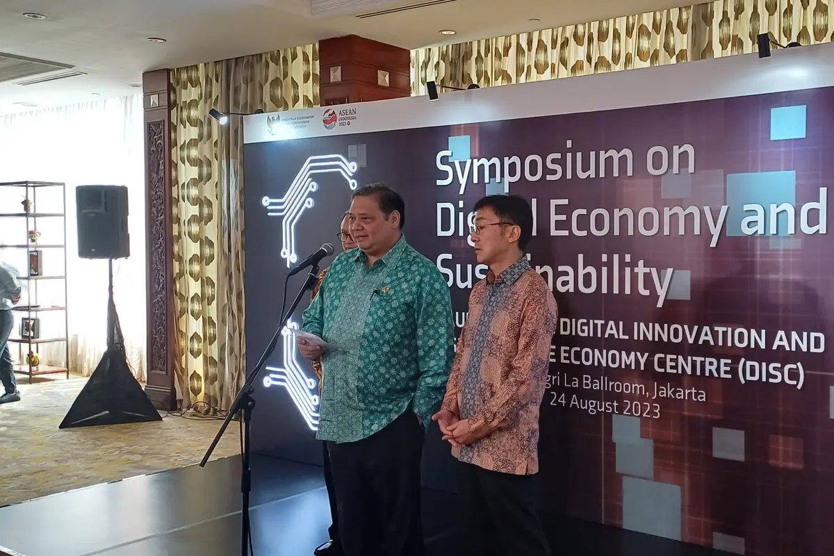 Menteri Koordinator Bidang Perekonomian Airlangga Hartarto dalam Symposium on Digital Economy and Sustainibility di Shangri La Hotel Jakarta, Kamis (24/8/2023).