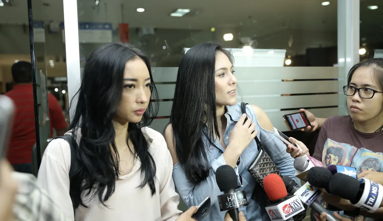 "Tapi pas mau pulang, kita pamit, aku senyum, Reny senyum, dia (Jupe) senyum ngerespon, senyumnya lebar, benar-benar ngerespon," imbuh Wulan Guritno. (Galih W. Satria/Bintang.com)