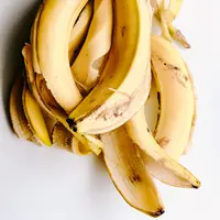 ilustrasi kulit pisang/Photo by Julia Kuzenkov on Unsplash
