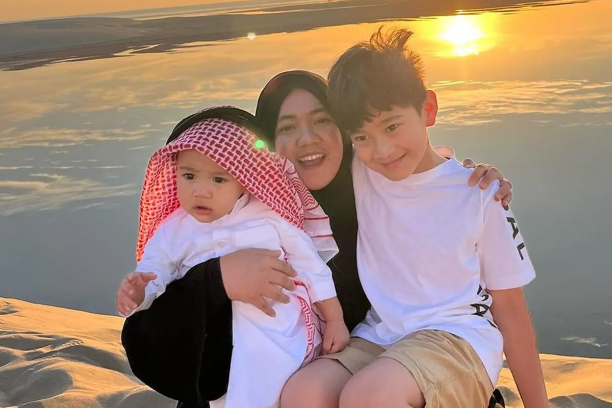 Potret Lala Pengasuh Anak Nagita Slavina di Qatar, Temani Rafathar Sekaligus Liburan