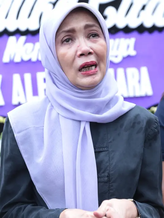 "Bisa di hari ulangtahun mas Chrisye dan Alex. Karena itu ultah beliau juga," ucap Damayanti, istri almarhum Chrisye mengenai film Chrisye dirilis. (Adrian Putra/Bintang.com)