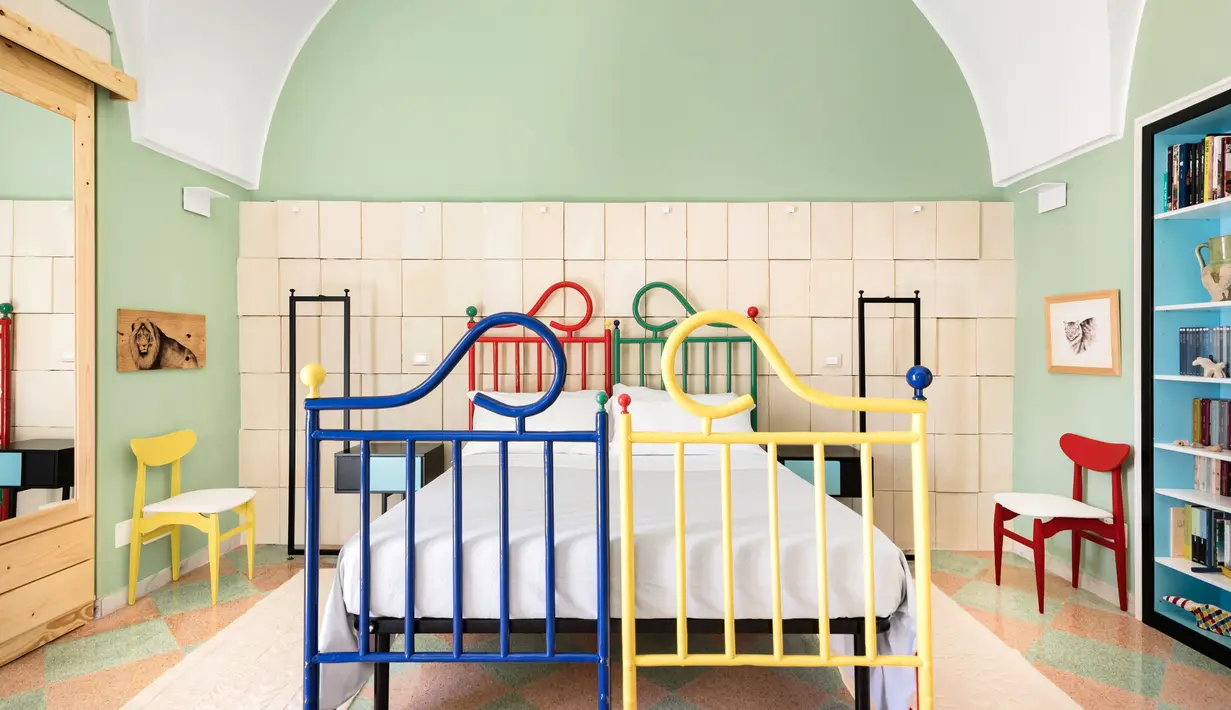 Pop art apartemen di Italia punya desain unik dan penuh warna karya seniman dari Salento hadirkan estetika ala Wes Anderson. Konsep utama dari Airbnb ini adalah untuk membuat tamu merasa seperti tinggal dalam sebuah karya seni. (airbnb)