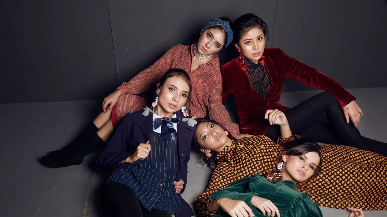 Bosan dengan Gaya Milenial, Awkarin Bikin Foto Berkonsep Retro