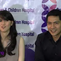 Pasangan Adi Nugroho dan Donita tengah berbahagia saat dikaruniai bayi laki-laki bernama Athariz Alfarizqi Svarga Nugroho. Sebagai orangtua baru, mereka punya cerita kepanikan satu sama lain saat prosesi kelahiran.