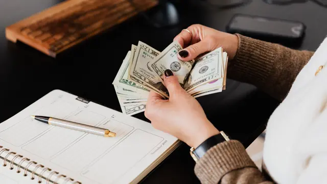 Boleh Santai, Asal Tetap Punya Batas Finansial