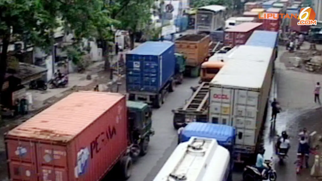 macet-priok130713c.jpg