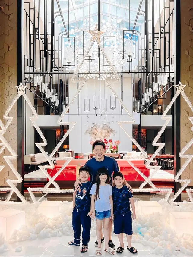 Tak Dapat Hak Asuh, Ini 6 Momen Jonathan Frizzy Asuh Ketiga Anaknya