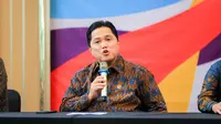Menpora RI Erick Thohir mengikuti konferensi pers di kantor Kemenpora RI, Jakarta, Selasa (23/9/2025). (Bola.com/Bagaskara Lazuardi).