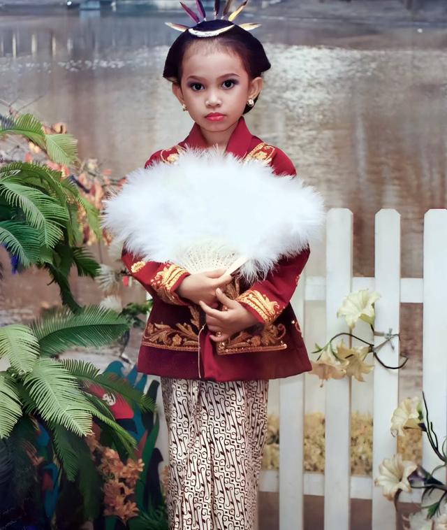 2.Rayakan Hari Kebaya